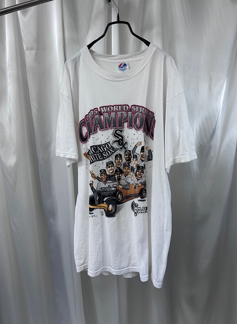 2005 WORLD SERIES CHAMPION CHICAGO WHITE SOX  by Majastic 1/2 T-shirt (L)