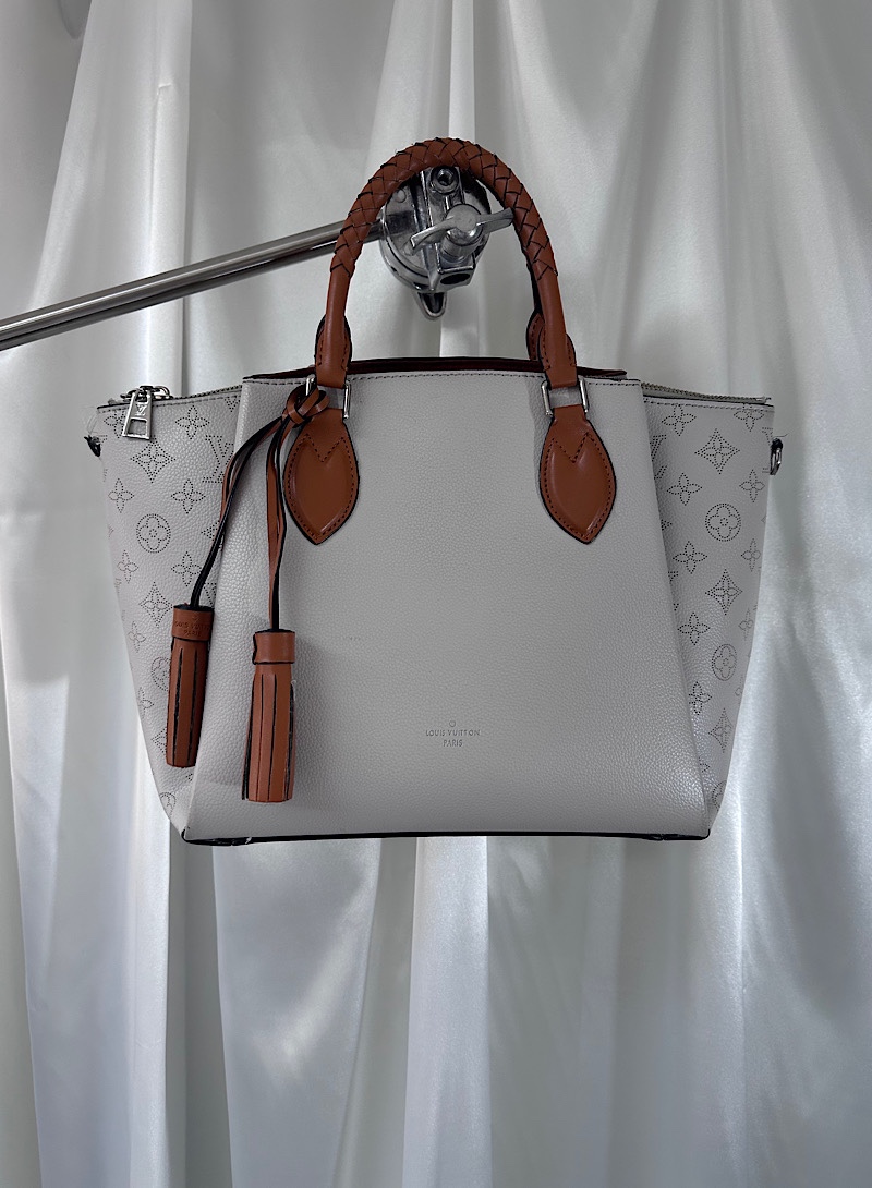 LOUIS VUITTON leather bag (msde in France)