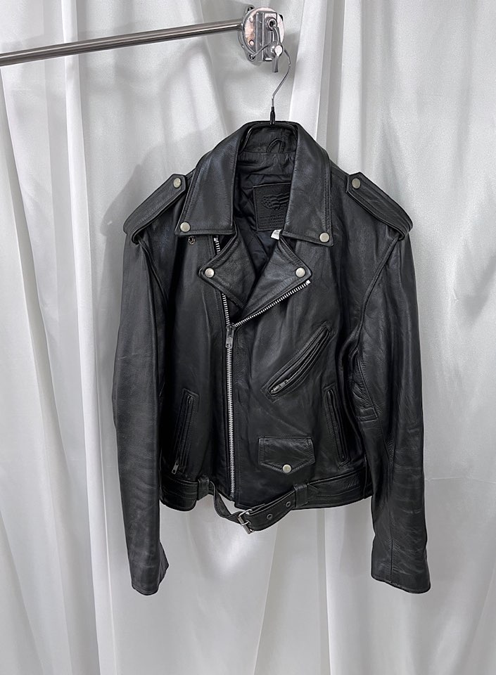 vintage leather jacket  (L)