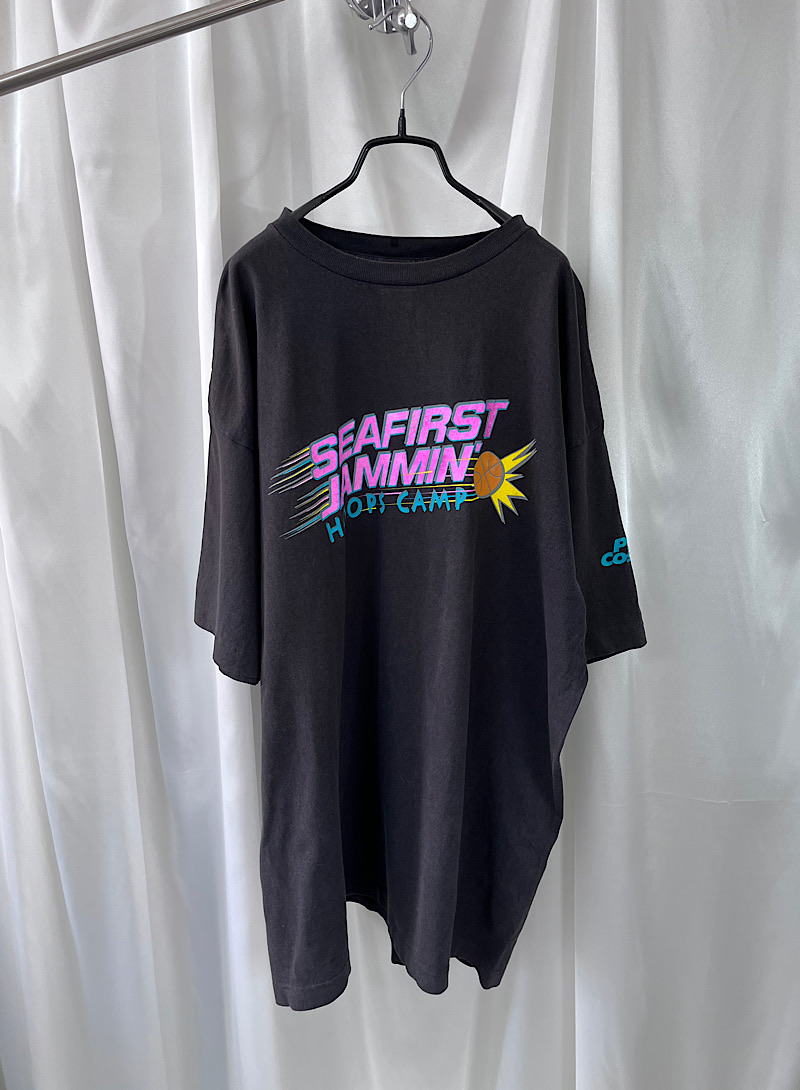 90`s adidas 1/2 T-shirt (XL) (made in U.S.A.)
