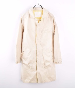 White mountaineering gore-tex coat (S)