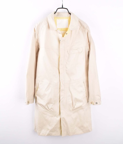 White mountaineering gore-tex coat (S)