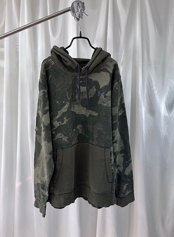 UNDER ARMOUR hoodie (XL)