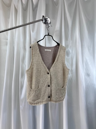 studio CLIP wool vest