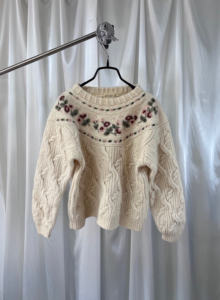 GURU`S wool knit